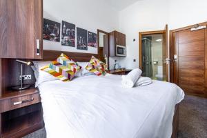 205 Earls Court Rooms