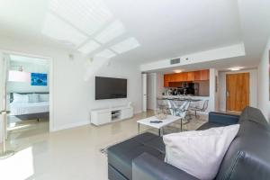 Stunning 2BR with Ocean View at Brickell, Free Parking