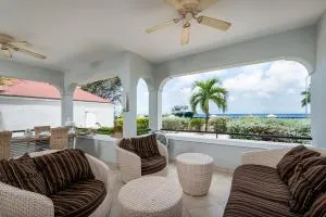 Luxury Seafront 4p large ground floor apartment - Playa