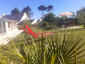 Maisons de vacances Maison a 30m de la plage avec grand jardin : Maison 4 Chambres