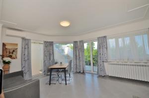 New apartment with terrace 3