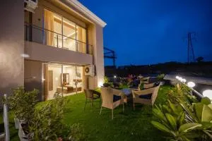 The Retreat-Pool Villa 5BHK with Indoor pool and 1200sq feet deck area - Igatpuri