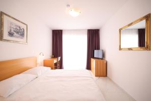 Double Room with Garden View room in Depadansa Hotel Lucija***