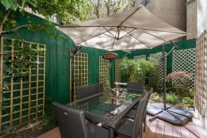 Appartements Luxury Flat with patio garden : Appartement - Vue sur Jardin