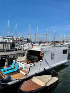 Hausboot mit Traumlage in Lübeck-Travemünde