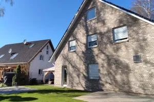 Neubau, moderne Haushälfte in Hamburg - Stadt Schenefeld