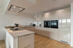 Apartment 10 Waterstone House - Luxury Apartment with Sea Views