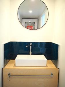 Le Bigorneau , beach at 20m and free private carpark