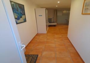 Appartements LOGEMENT T2 PMR piscine Privee 400m de la Plage : photos des chambres