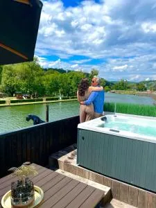 Gatsby River II - Houx