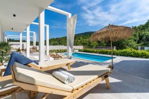 Villa Zen with 4 bedrooms, private 32 sqm pool, summer kitchen, 7 km from the beach