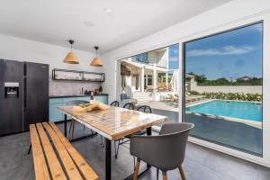 Villa Zen with 4 bedrooms, private 32 sqm pool, summer kitchen, 7 km from the beach