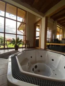 斯泽坦布旅馆 - Cîrţa