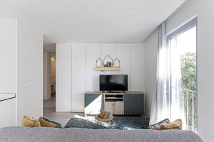 Stylish Flat W Gym & Parking by LovelyStay