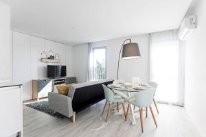 Stylish Flat W Gym & Parking by LovelyStay