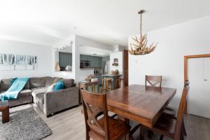 3BR in Sunpath, King Bed, Village Location, Private Patios, Hot Tub and Pool