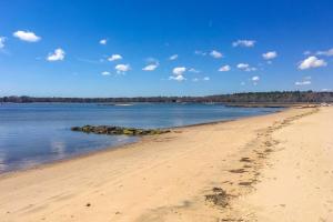 Walk to Swifts Beach! Classic Cottage w Deck