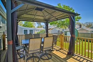 Walk to Swifts Beach! Classic Cottage w Deck