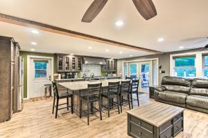 Waterfront Ashland Home about 2 Mi to Downtown!