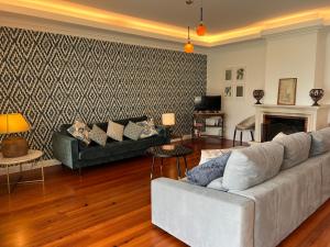 Casa Roc Madeira - 5 Bedrooms - Ocean and City Views - Private Heated Pool