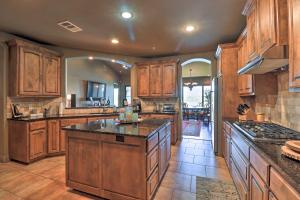 Top-Floor Lake-View Condo with Boat Dock Access