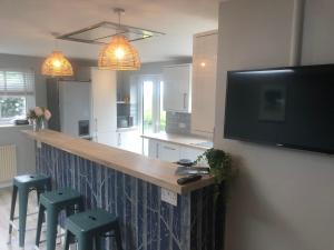 Detached, peaceful, spacious with easy access and very large garden