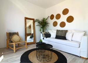 Beach Apartment Thalia with Hot Tub and Sea View