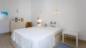 Sea 3BDR House W Patio by Lovelystay