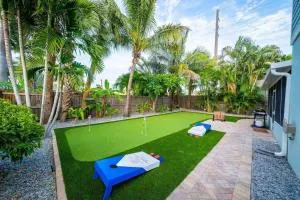 Beach house w/Putting Green/Game Rm/Rooftop Deck - South Cocoa Beach