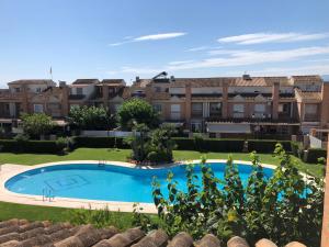Adosado para familias al lado de la playa, con piscina