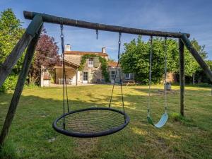 Maison de ferme rénovée avec cheminée, terrasse et jardin clos - à 800m du bourg de Froidfond - FR-1-426-149