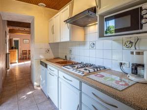 Maison de ferme rénovée avec cheminée, terrasse et jardin clos - à 800m du bourg de Froidfond - FR-1-426-149