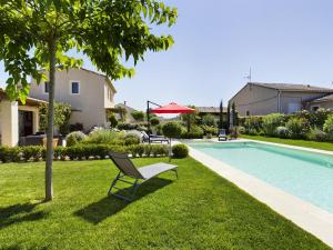 Maisons de vacances Charmante Villa a Eygaliere avec Piscine, Jardin Arbore et Climatisation - FR-1-599-19 : photos des chambres