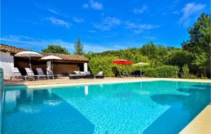 Maisons de vacances Awesome home in La Roque sur Cze with Outdoor swimming pool and 4 Bedrooms : photos des chambres