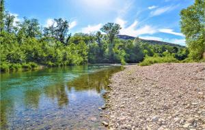 Maisons de vacances Awesome home in La Roque sur Cze with Outdoor swimming pool and 4 Bedrooms : photos des chambres