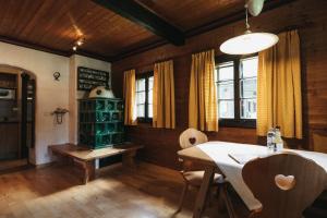 Three-Bedroom Apartment with Balcony room in Naturel Hoteldorf Seeleitn