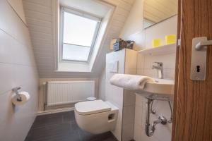 Ingeborg DA25 3 re OG