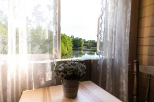 Laivu māja Ezerkrasti