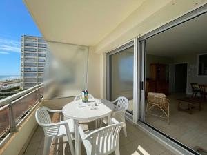 Appartement familial à 50m de la plage avec parking privé, balcon et lave-linge - FR-1-224C-60