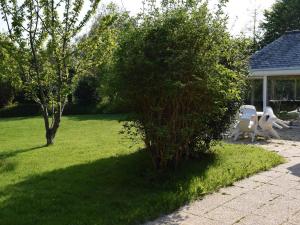 Maisons de vacances Villa plain-pied avec piscine privee, jardin et WIFI - Proche Tregastel et Perros-Guirec - FR-1-368-86 : photos des chambres