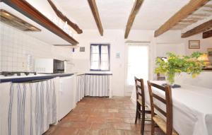 Maisons de vacances Stunning home in Chteauneuf de Grasse with 2 Bedrooms, WiFi and Outdoor swimming pool : photos des chambres