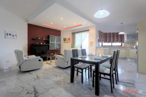 Beachfront 2 Bedroom Holiday Home