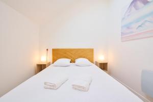 Duplex standing 7min➤Fontainebleau-INSEAD⎮45min➤Paris