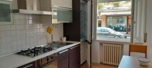 Numana centro a 500 mt mare, trilocale con 2 camere a letti piani, 1 posto auto