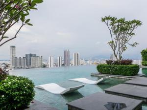 BEACON LeNa #Seaview#RoofTopPool#6pax#Georgetown