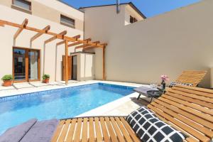 Beautiful villa Lona with private pool near Pula