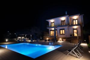 Mirazur Seafront Sunset Villa