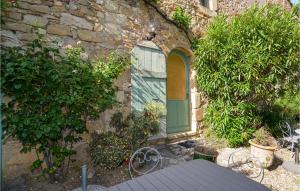 Maisons de vacances 3 Bedroom Stunning Home In La-roque-sur-cze : photos des chambres