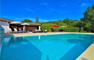 Maisons de vacances Nice home in La-Roque-sur-Cze with Outdoor swimming pool and 3 Bedrooms : photos des chambres