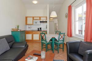 Strandstraße 16 Strandstraße 16-16